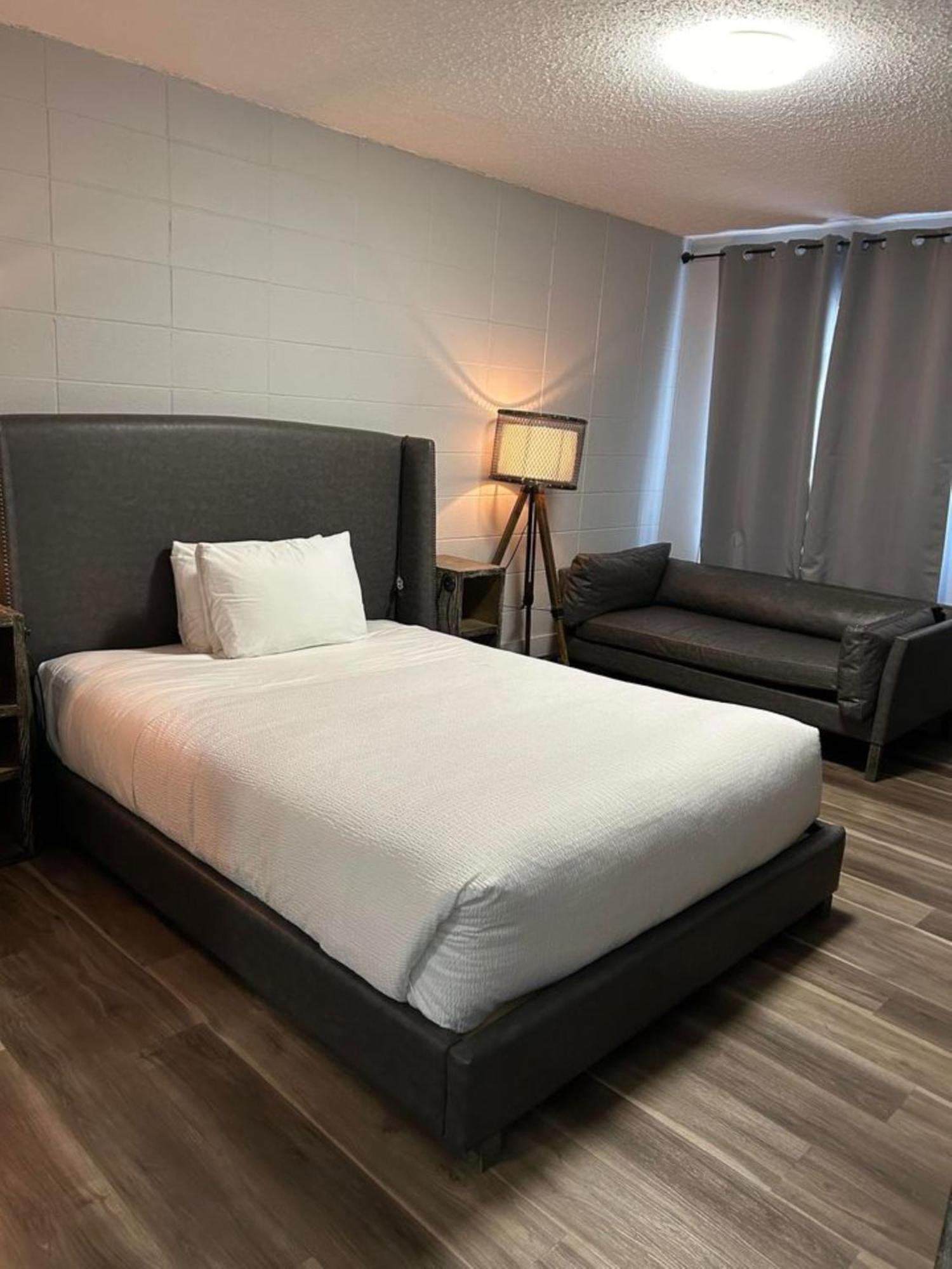 Parkside Inn แกรนด์แพร์รี ภายนอก รูปภาพ